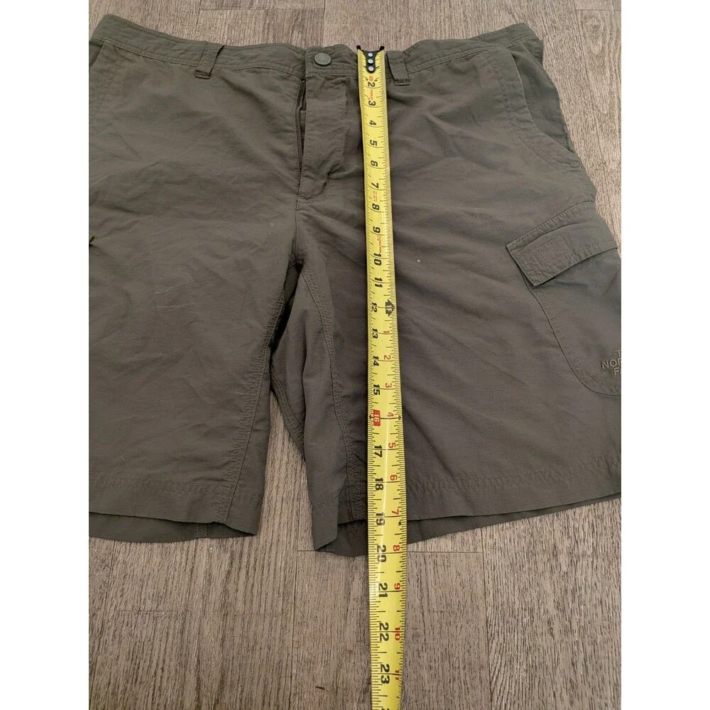 The North Face Mens 38 Green Cargo Trail Shorts Hiking
